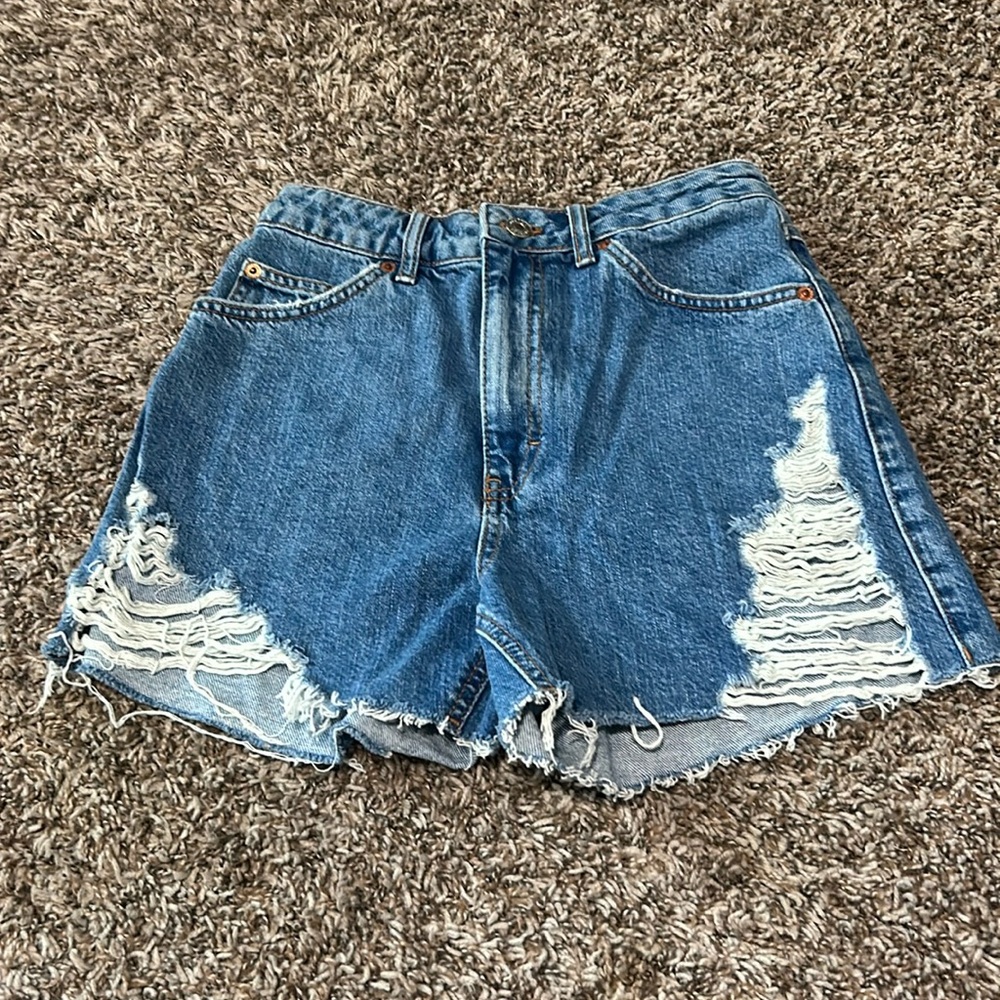 Medium wash Jean shorts. Size is a 4 and the brand is Topshop